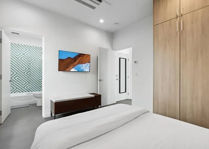 Apartment Refreshing 1-bedroom - 80 Walkscore! Phoenix
