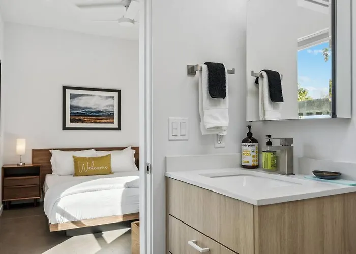 Refreshing 1-bedroom - 80 Walkscore! * Phoenix